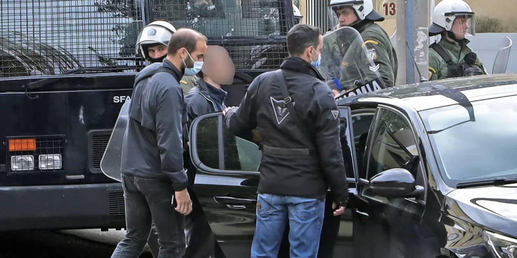 Ποινική δίωξη στον δράστη του εμπρησμού στα γραφεία της Real – Αρχηγικό μέλος της οργάνωσης «Χιλιάδες Ήλιοι της Νύχτας»