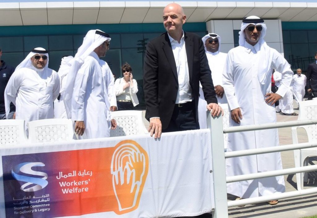 Το Ευρωπαϊκό Κοινοβούλιο ζητά από τη FIFA να βοηθήσει τις οικογένειες των νεκρών εργαζομένων στο Κατάρ