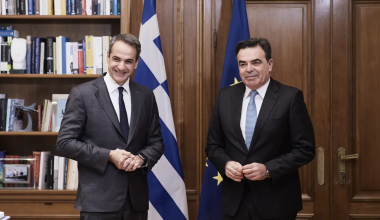 ΣΥΡΙΖΑ για συνάντηση Μητσοτάκη-Σχοινά για Ταμείο Ανάκαμψης: «Δεν θέλει να χαλάσουν τα deals που έκλεισε»