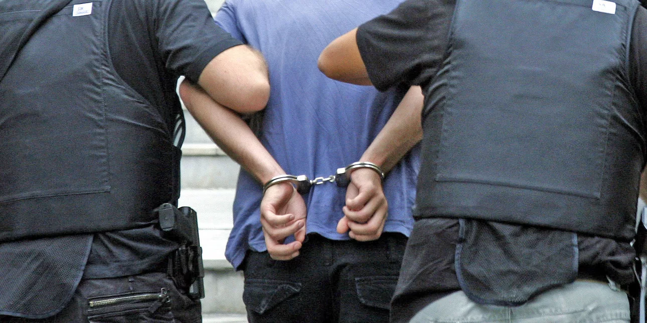 Φρίκη στην Κορινθία: Συνελήφθη 47χρονος για βιασμό της 19χρονης κόρης του