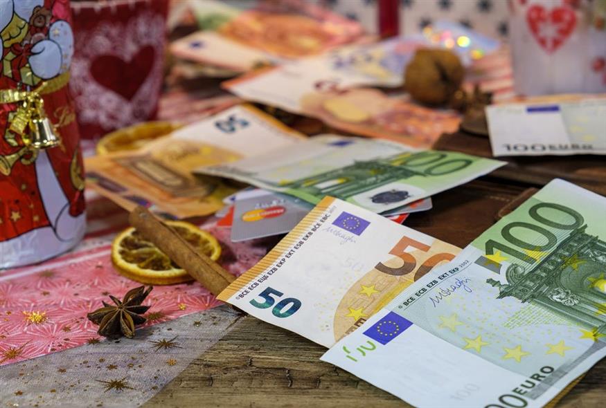 Έκτακτη ενίσχυση 250 ευρώ: Ποιοι θα λάβουν τελικά το Χριστουγεννιάτικο επίδομα