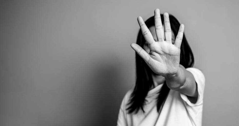 Μία στις τρεις γυναίκες έχει υποστεί βία κάποια στιγμή στη ζωή της σύμφωνα με έρευνα