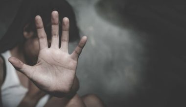 Hράκλειο: Θύμα άγριου ξυλοδαρμού 51χρονη – Χειροπέδες στον σύζυγό της