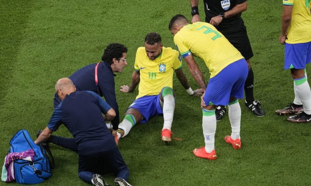 Νεϊμάρ: Νέες εικόνες από τον πρησμένο αστράγαλο του σούπερ σταρ της Παρί Σεν Ζερμέν (φώτο)