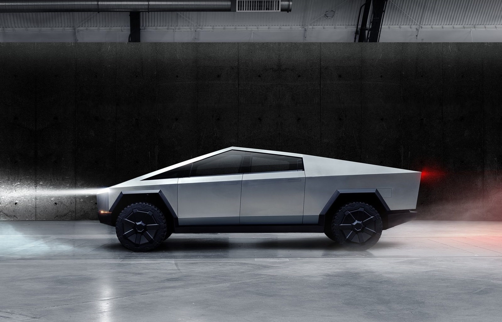 Tesla Cybertruck: 1,5 εκατ. παραγγελίες χωρίς να έχει ξεκινήσει η παραγωγή του