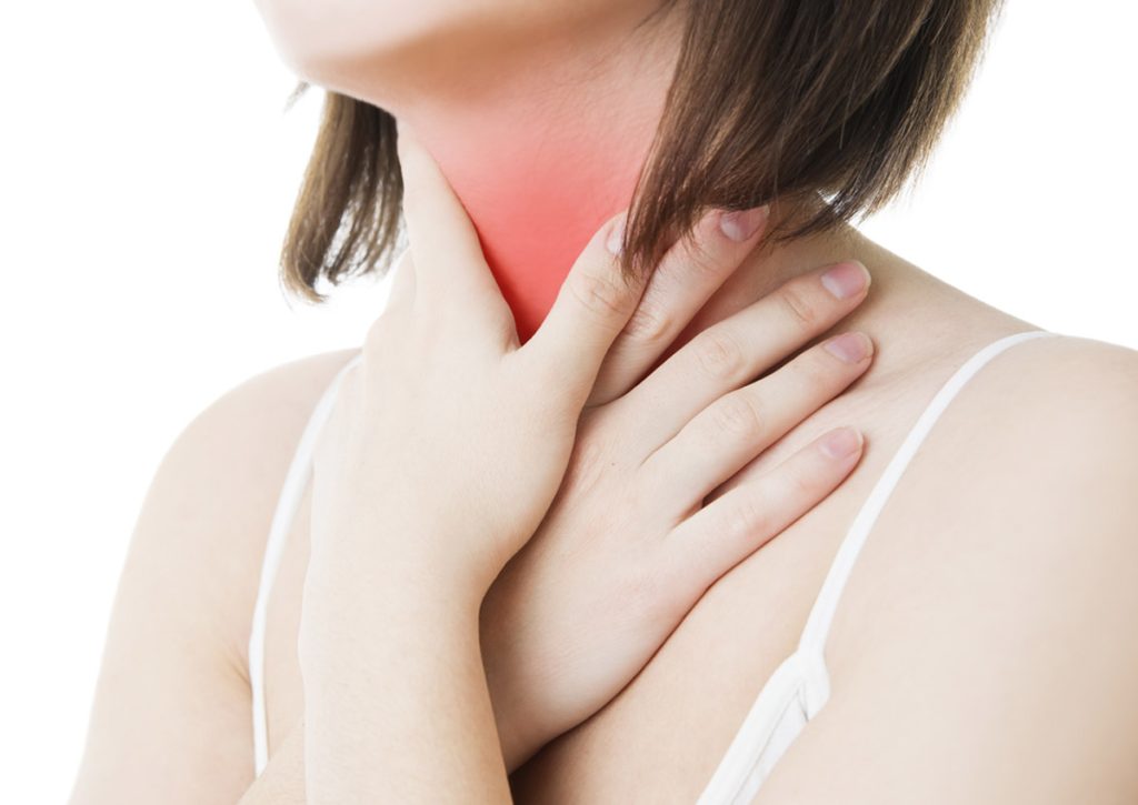 Πόνος στην μία πλευρά του λαιμού: Τι μπορεί να σημαίνει – Ποιες οι αιτίες
