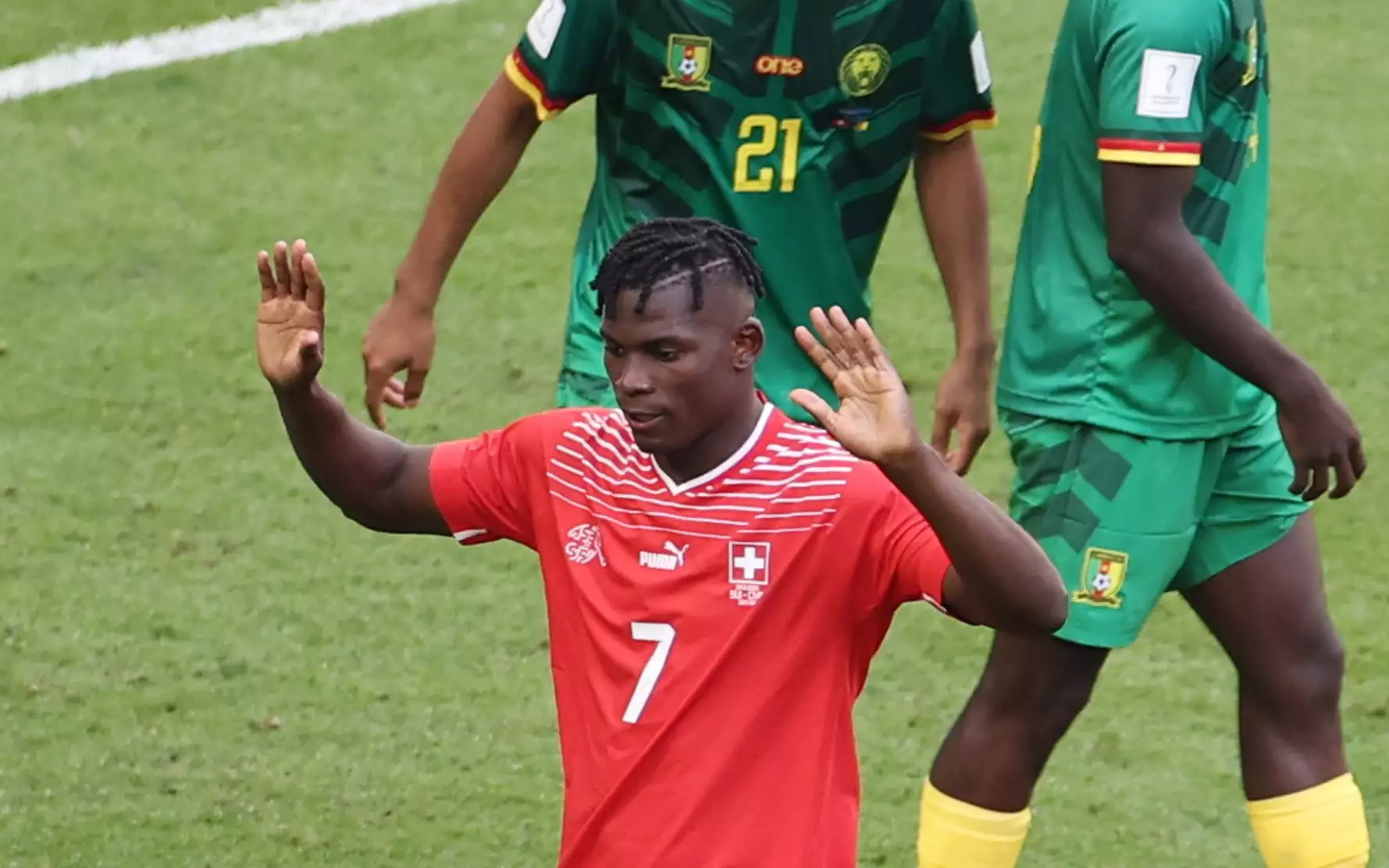 Μουντιάλ 2022: Έριξαν πέτρες στο πατρικό του Μ.Εμπολό στο Καμερούν (βίντεο)