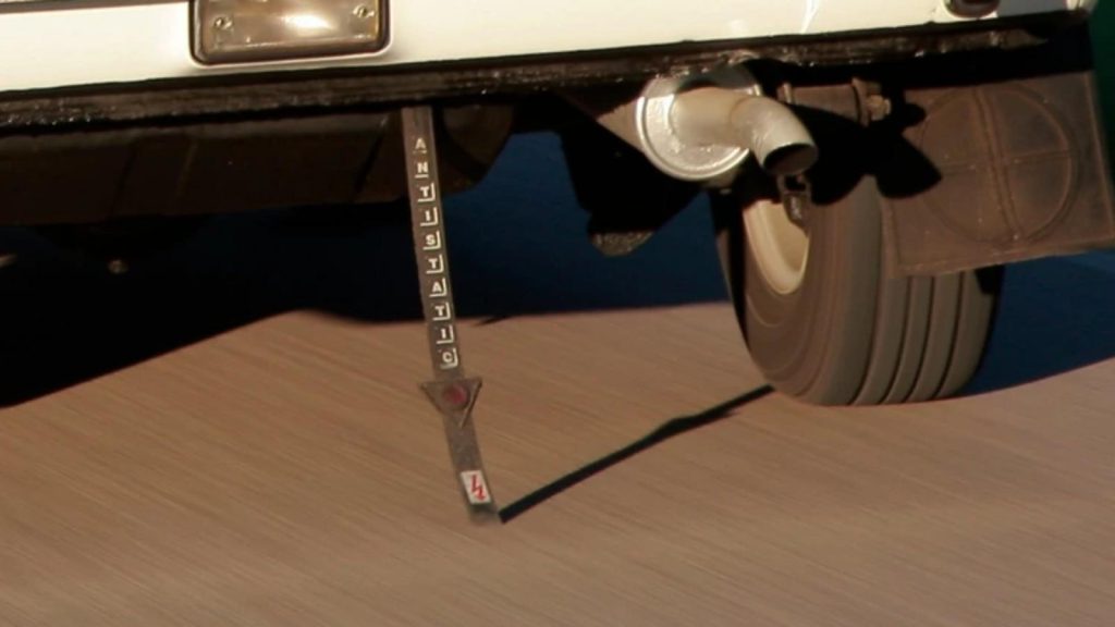 Το δημοφιλέστερο αξεσουάρ που είχαμε όλοι στα αυτοκίνητά μας – Ποιος ήταν ο ρόλος του; (φωτό)