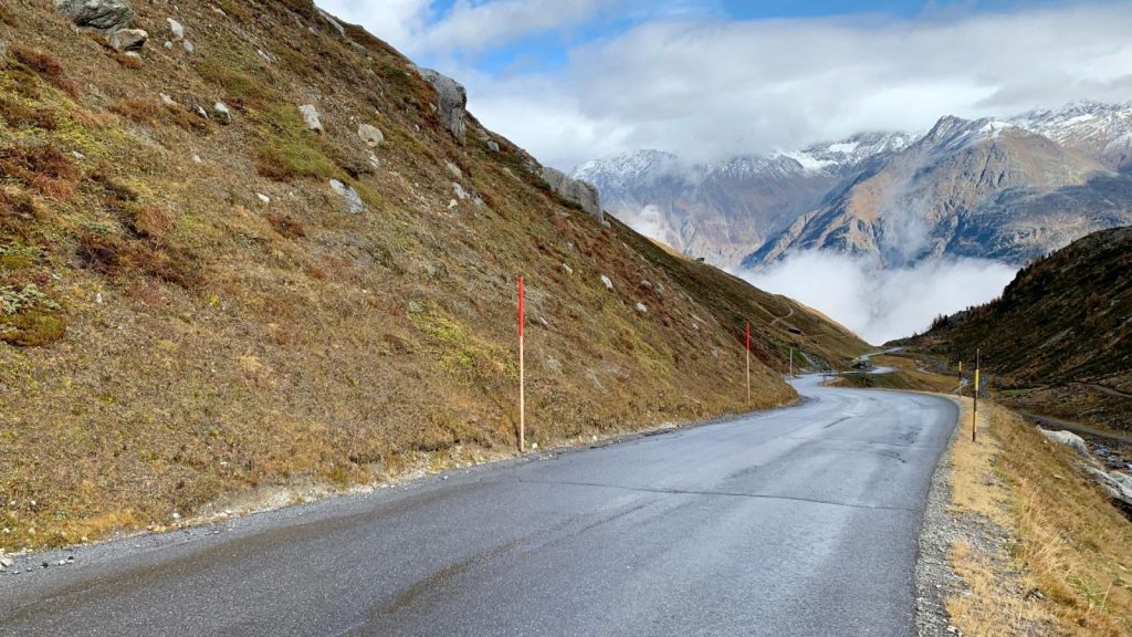 Η «Οδός των Παγετώνων»: Αυτός είναι ο υψηλότερος ασφαλτοστρωμένος δρόμος στην Ευρώπη (φωτό-βίντεο)