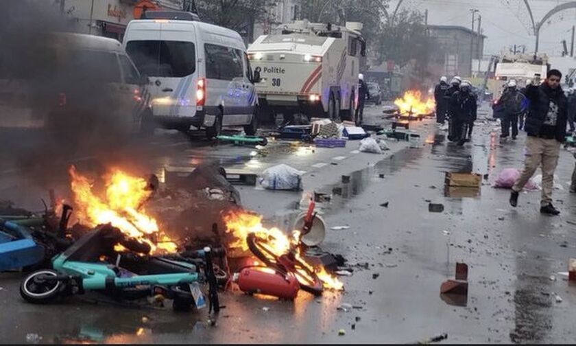 «Χάος» στις Βρυξέλλες: Συγκρούσεις και φωτιές μετά τη νίκη της ομάδας ποδοσφαίρου του Μαρόκου