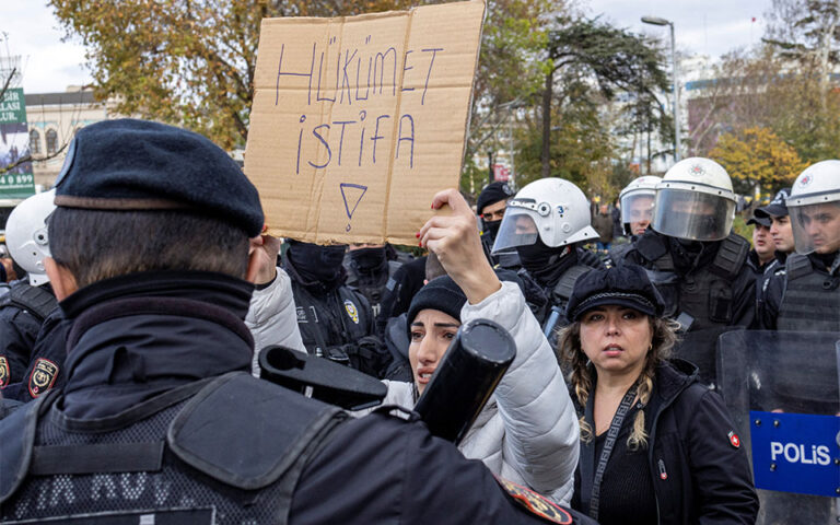Κωνσταντινούπολη: Δεκάδες συλλήψεις σε διαδηλώσεις για την εξάλειψη της βίας κατά των γυναικών