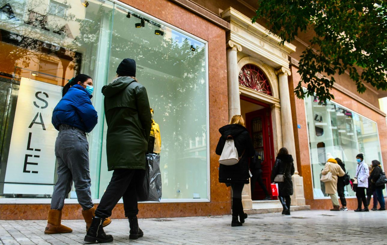 Αντιδρούν οι εμποροϋπάλληλοι: «Η οργή μας ξεχειλίζει δεν τους χαρίζουμε τις Κυριακές μας»