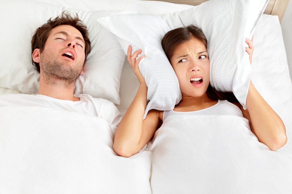 Για να κάνετε πιο… ήσυχο ύπνο: Οι τρεις τρόποι για να μειώσετε το ροχαλητό