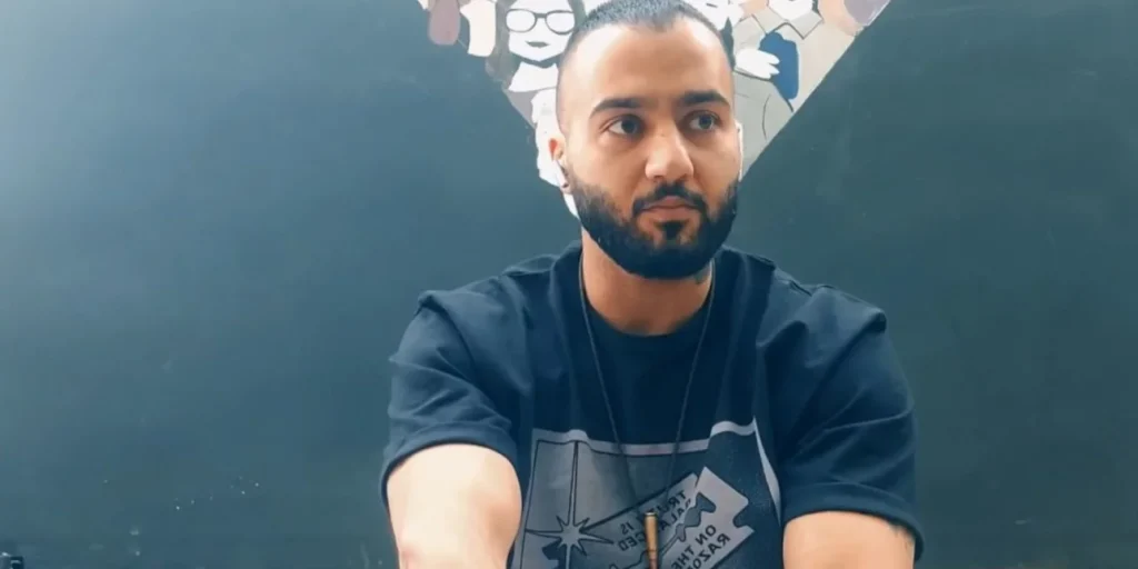 Ιράν: O ράπερ Tουμάζ Σαλέχι κινδυνεύει να καταδικαστεί σε θάνατο επειδή εξέφρασε την υποστήριξή του στις διαδηλώσεις