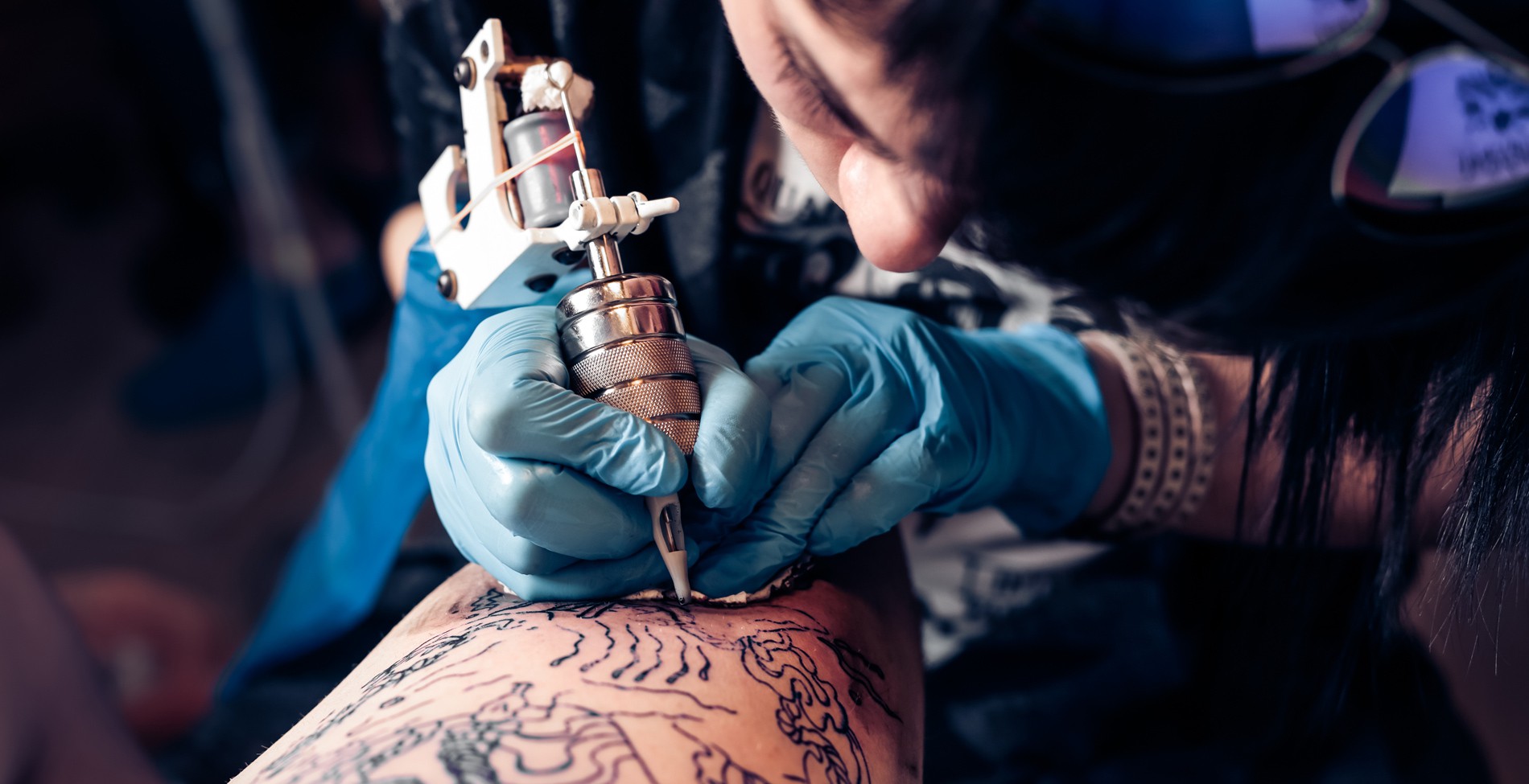 Τατουάζ: Γιατί δεν πρέπει ποτέ να «χτυπήσετε» το όνομα του παιδιού σας;