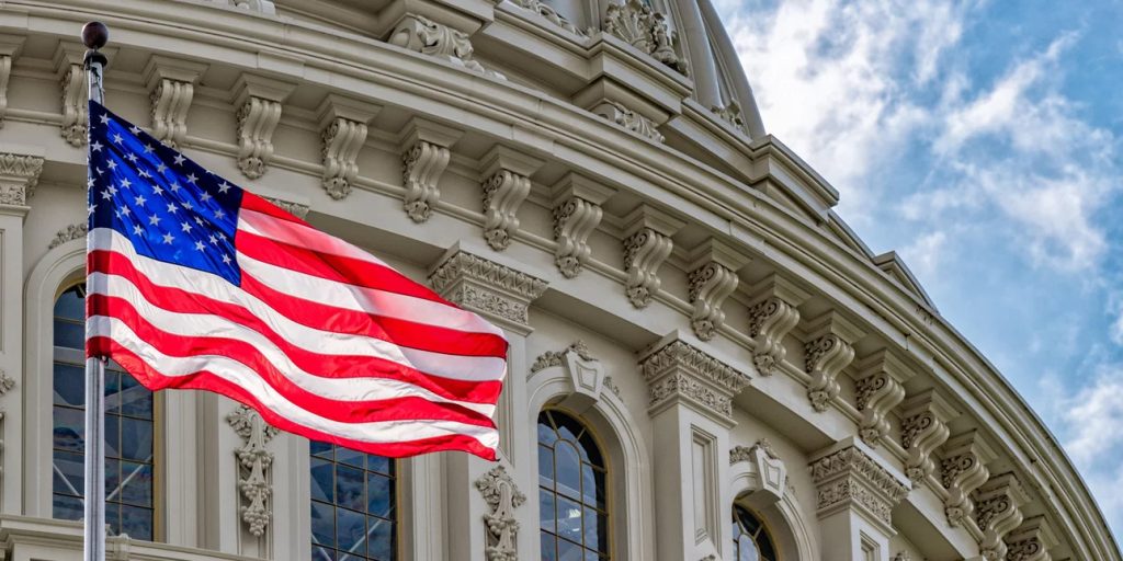 Πρώην συνεργάτης του Ρέιγκαν: Οι ΗΠΑ πρέπει να αποχωρήσουν από το ΝΑΤΟ για την ειρήνη στην Ουκρανία