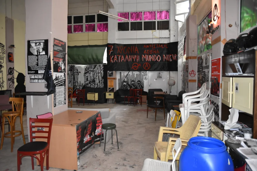 Θεσσαλονίκη: Εικόνες από την επιχείρηση της ΕΛ.ΑΣ στην κατάληψη «Mundo Nuevo»