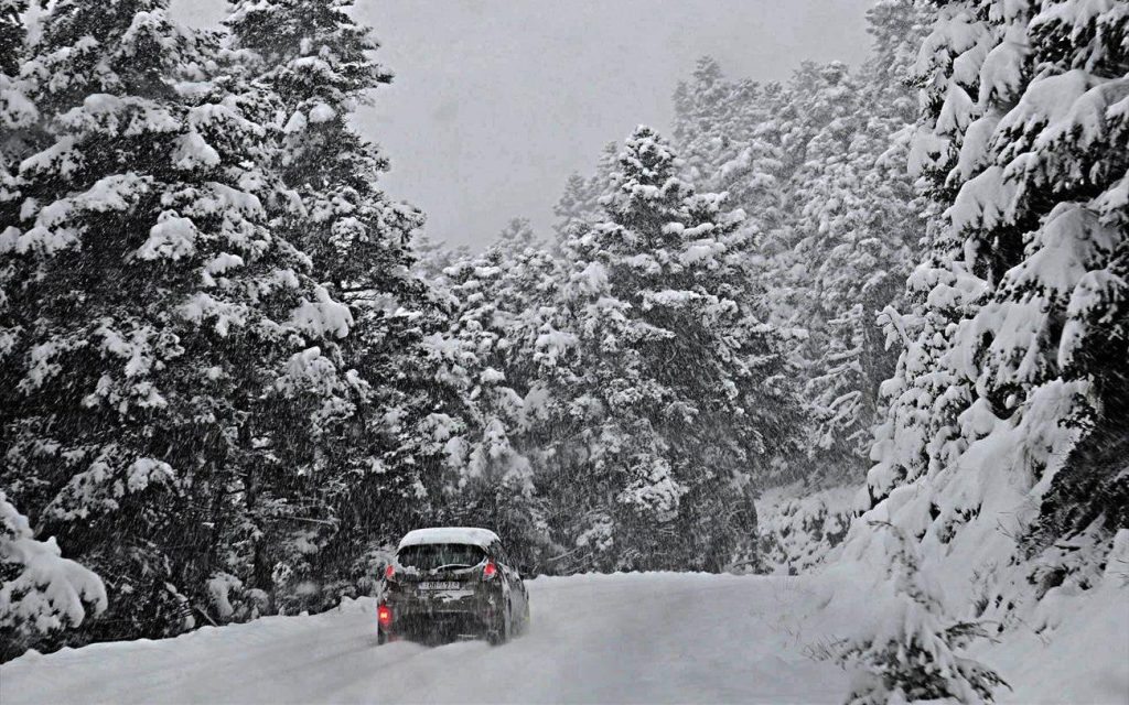 Πήλιο: Έπεσαν τα πρώτα χιόνια – Μοναδικές εικόνες