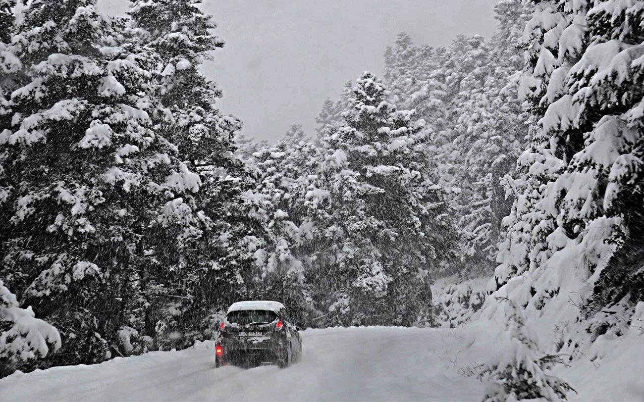 Πήλιο: Έπεσαν τα πρώτα χιόνια – Μοναδικές εικόνες