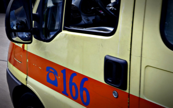 Μηχανάκι παρέσυρε ηλικιωμένη στη Θεσσαλονίκη – Μεταφέρθηκε στο νοσοκομείο