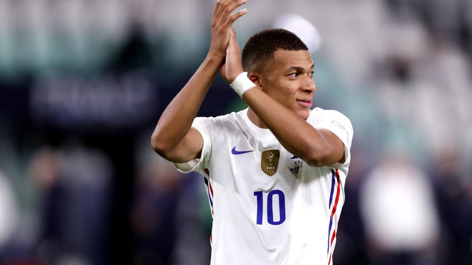 Κι όμως: Ο Κ.Εμπαπέ έχει Ferrari αλλά… κάθεται στη θέση του συνοδηγού – Δεν έχει δίπλωμα οδήγησης (φωτό)