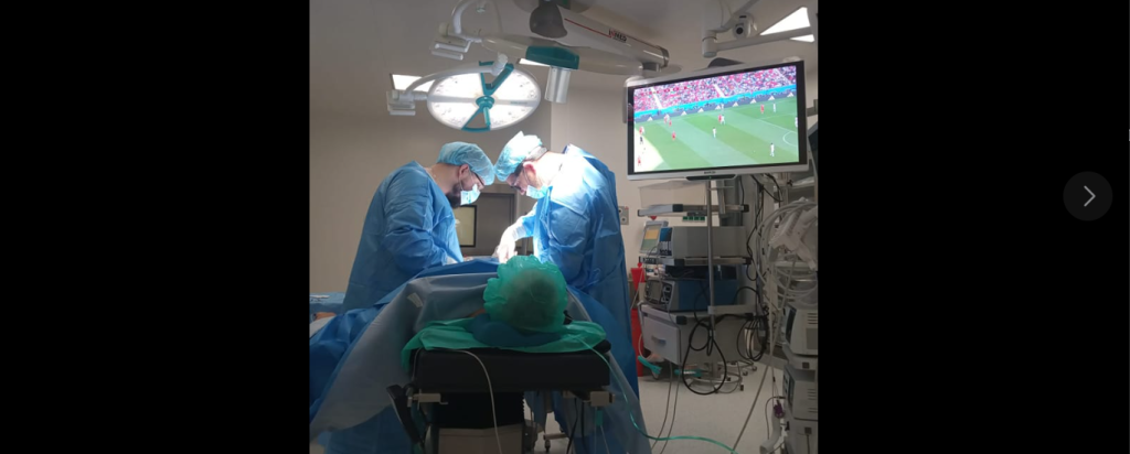 Πολωνία: Άνδρας έβλεπε Μουντιάλ ενώ τον χειρουργούσαν! (φωτο)