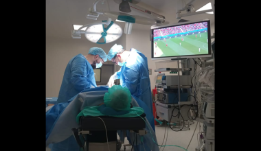 Πολωνία: Άνδρας έβλεπε Μουντιάλ ενώ τον χειρουργούσαν! (φωτο)