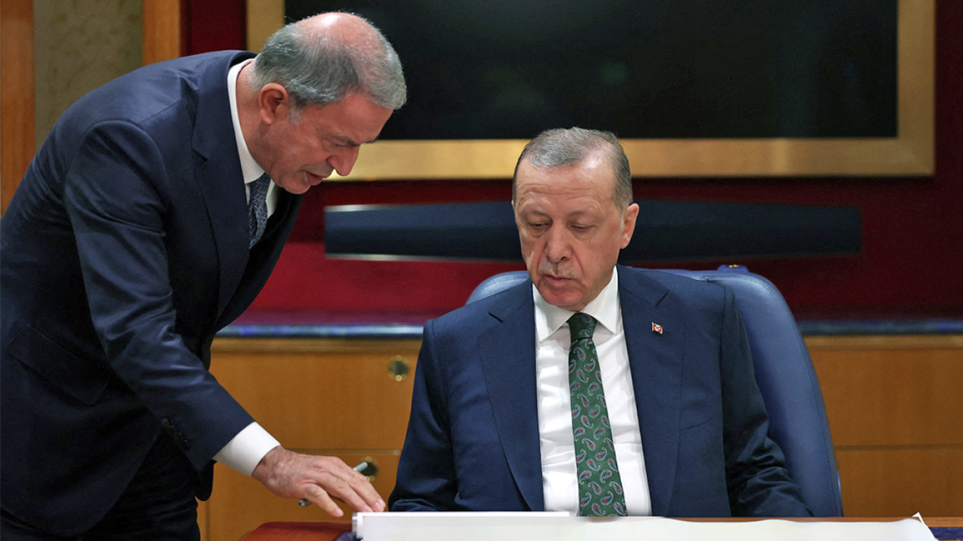 Τούρκοι αξιωματούχοι: «Περιμένουμε το «ναι» του Ρ.Τ.Ερντογάν για να ξεκινήσει χερσαία επιχείρηση στη Συρία»