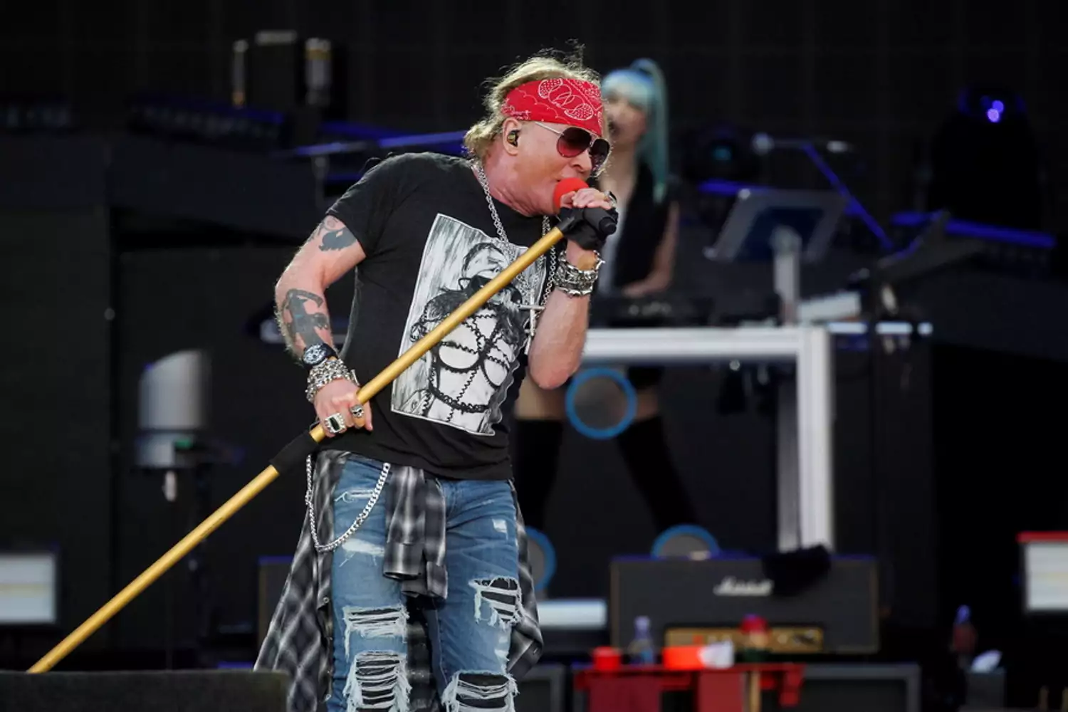 Ο Axl Rose ζήτησε να σταματήσουν να πετούν drones στις συναυλίες των Guns N’ Roses (φωτό)