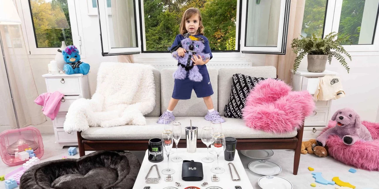 Balenciaga: Μηνύει και από πάνω τους παραγωγούς της διαφημιστικής καμπάνιας των παιδιών με λούτρινα με BDSM