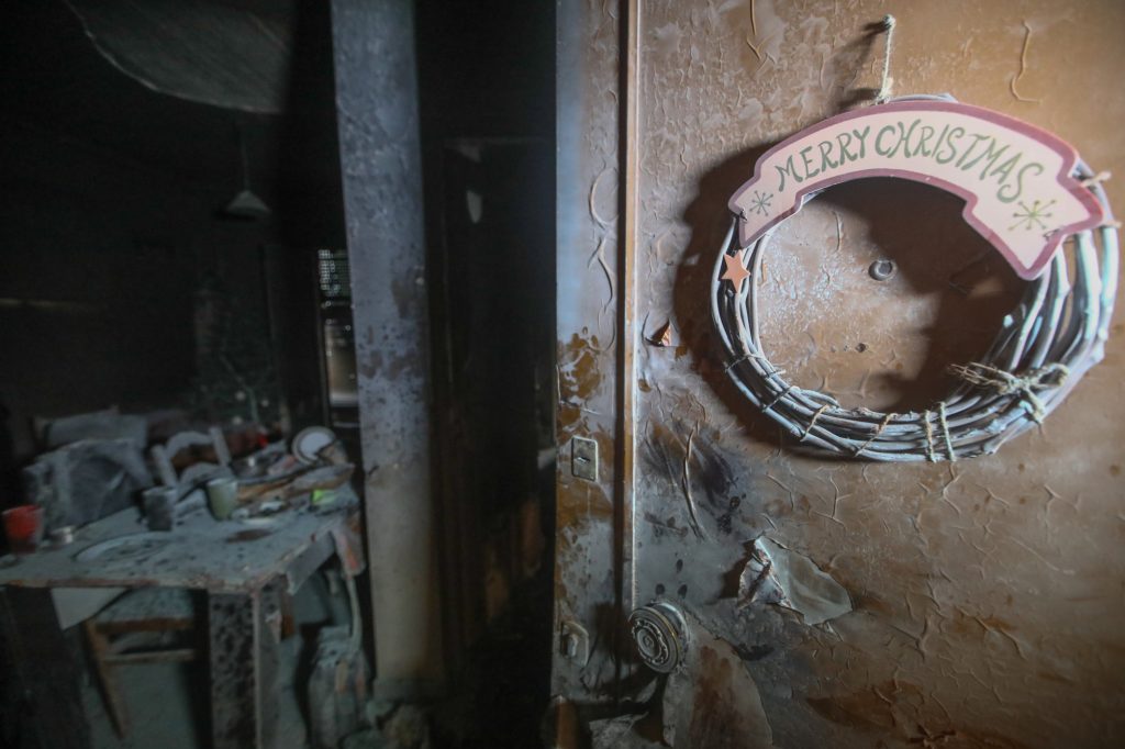 Φωτιά στον Κολωνό – Πατέρας 5χρονου: «Δεν μπορούσα να πάω στο δωμάτιο που κοιμόταν ο μικρός»