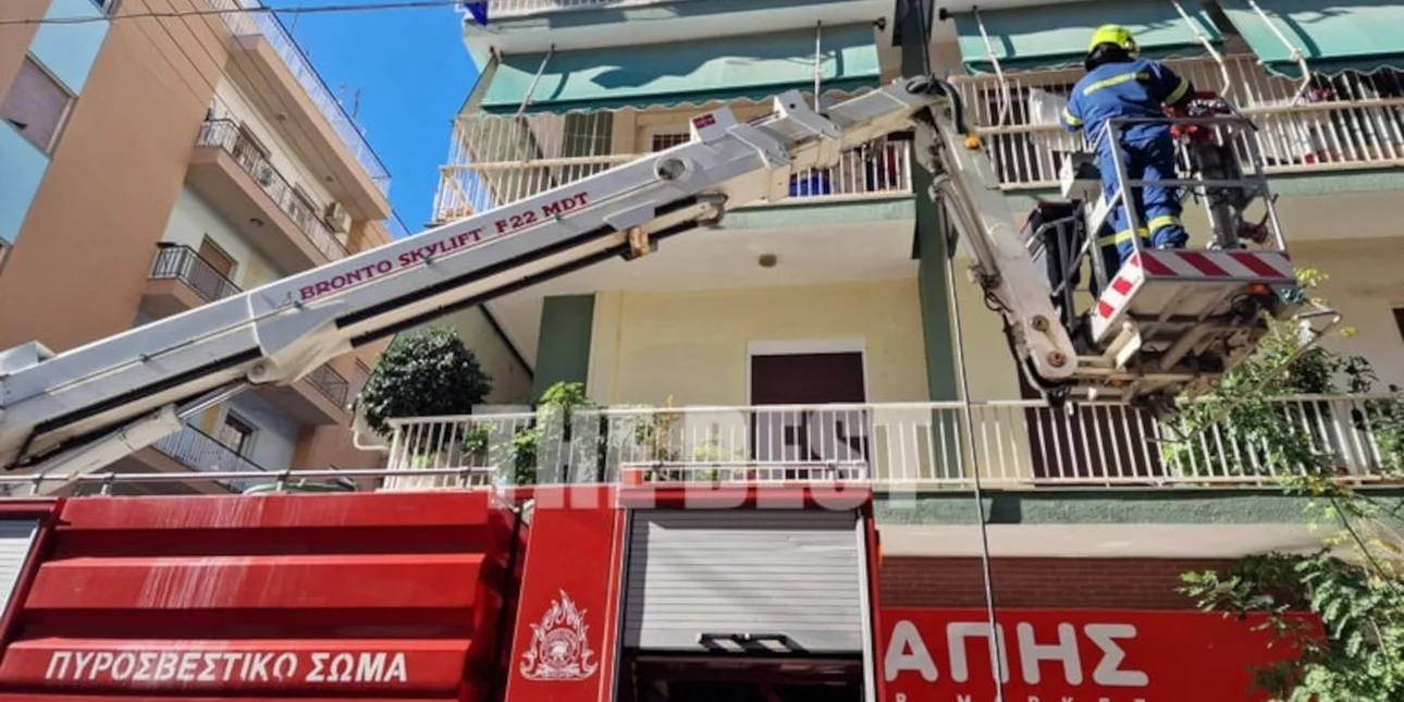 «Συναγερμός» για φωτιά σε διαμέρισμα στην Πάτρα: Απεγκλωβίστηκε ηλικιωμένη (φωτό-βίντεο)