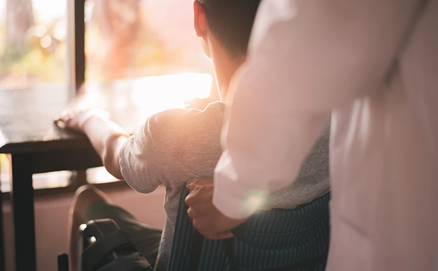 Συνεχίζονται οι καταγγελίες για τη δομή ΑμεΑ στη Θεσσαλονίκη: «Ζεμάτισαν το παιδί μου για να το συνετίσουν»