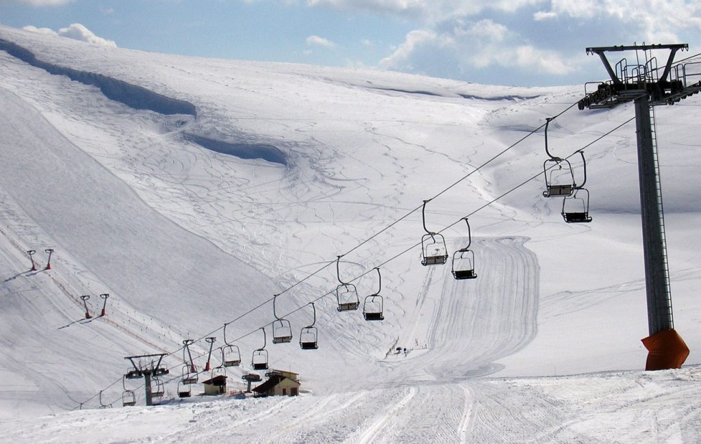 Η ενεργειακή κρίση «χτυπά» και τα χιονοδρομικά κέντρα στις Γαλλικές Άλπεις – Το τεχνητό χιόνι θα είναι λιγότερο