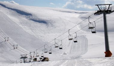 Η ενεργειακή κρίση «χτυπά» και τα χιονοδρομικά κέντρα στις Γαλλικές Άλπεις – Το τεχνητό χιόνι θα είναι λιγότερο