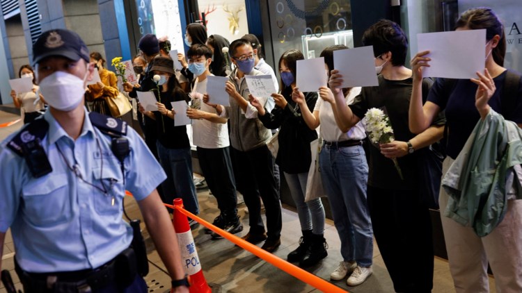Κίνα: Το καθεστώς κυνηγά τους διαδηλωτές με τηλεφωνικές ανακρίσεις και online ελέγχους