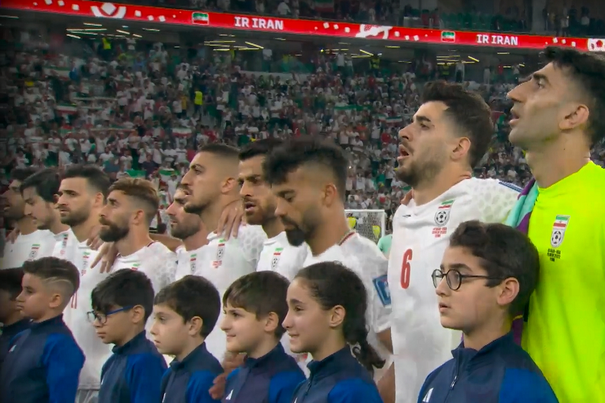 Μουντιάλ: Οι παίκτες του Ιράν τραγούδησαν τον εθνικό ύμνο πριν το παιχνίδι με τις ΗΠΑ