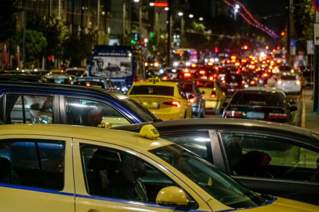 Κίνηση στους δρόμους: Πού εντοπίζεται το μεγάλο μποτιλιάρισμα (φωτό)