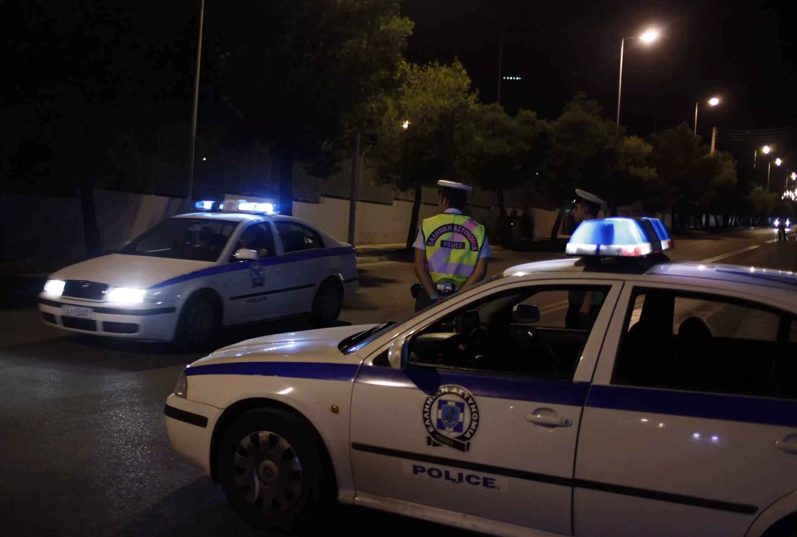Άρτα: Καταδίωξη οχήματος από αστυνομικούς και πυροβολισμοί με Καλάσνικοφ