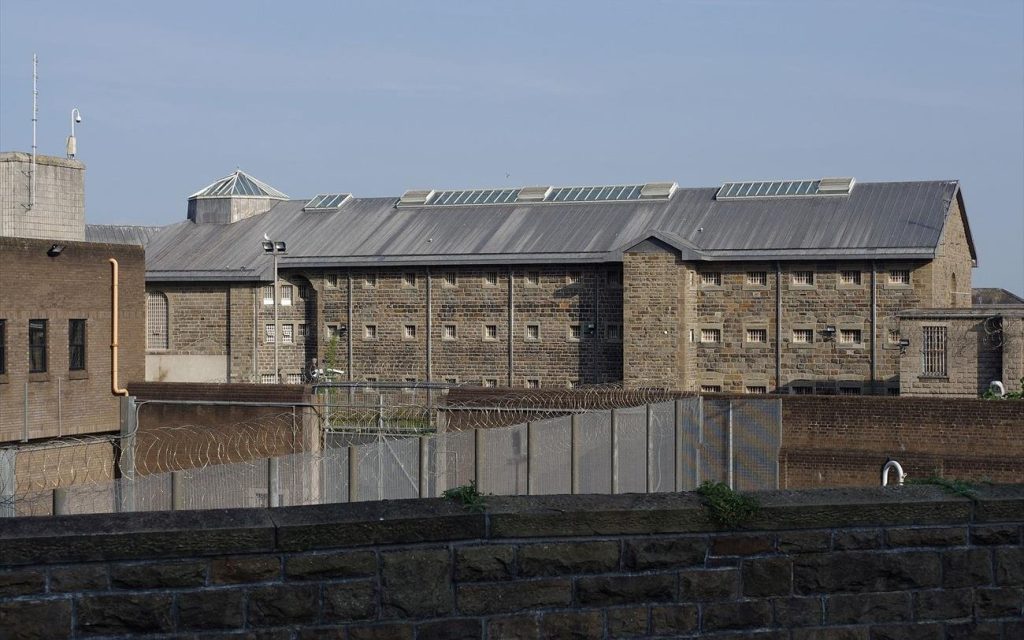 Δεν χωράνε οι κρατούμενοι στις φυλακές της Αγγλίας και της Ουαλίας