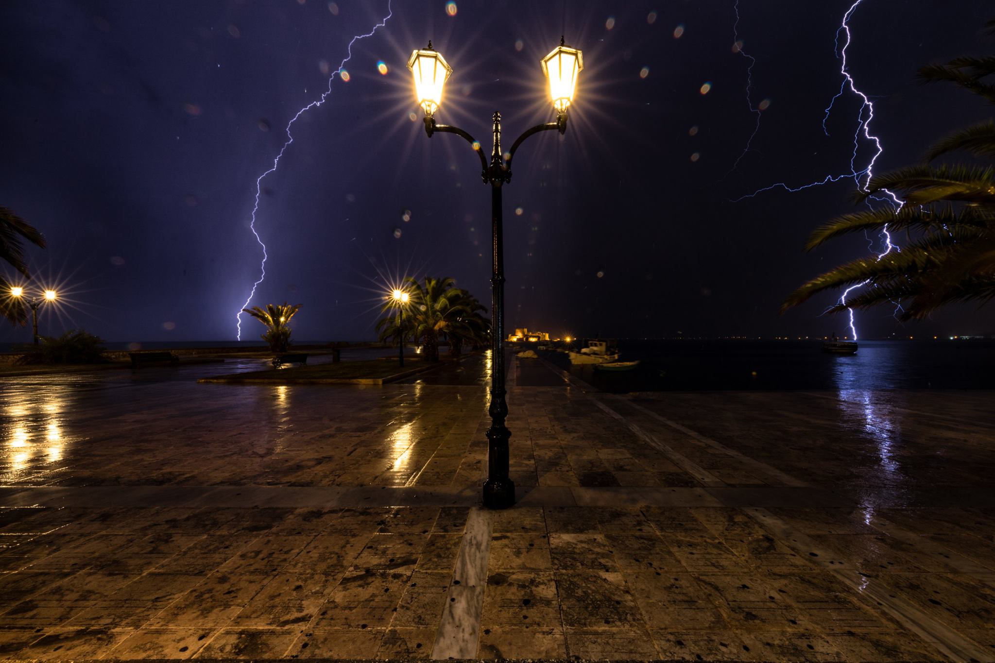 Κακοκαιρία Αριελ: Που θα χτυπήσουν σφοδρές καταιγίδες τις επόμενες ώρες