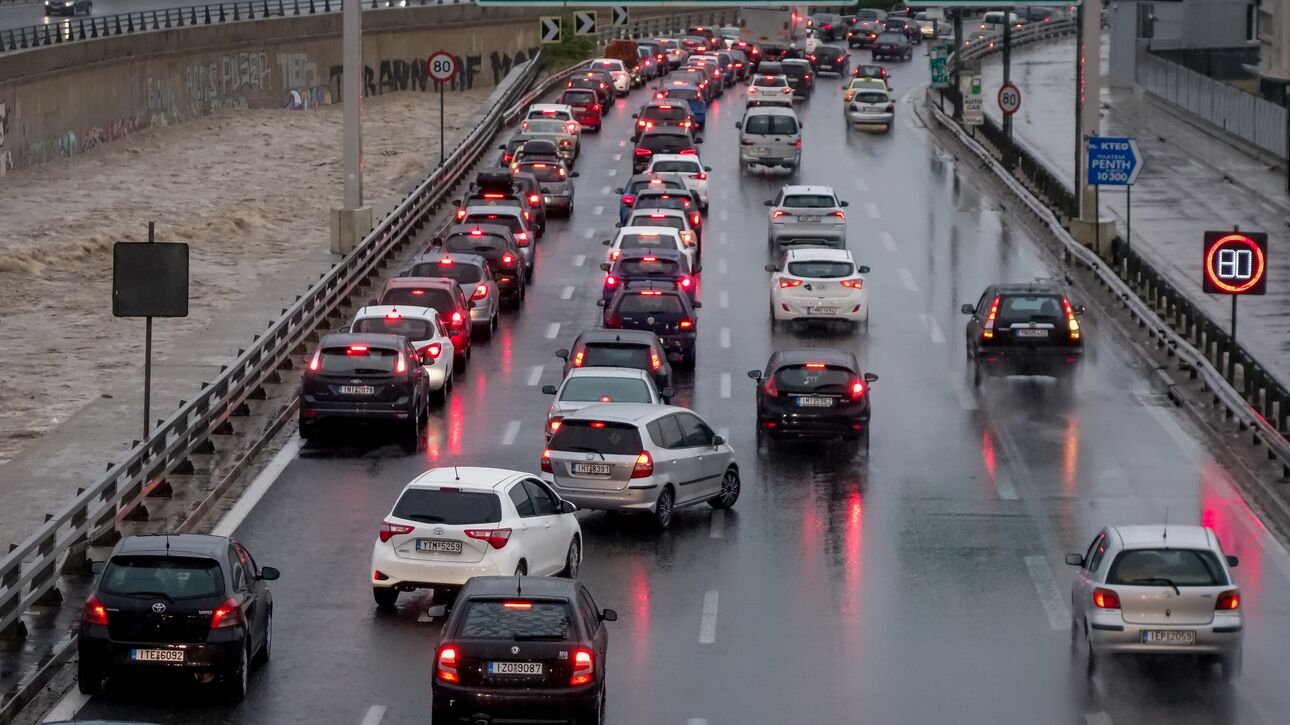 Αυξημένη η κίνηση στους δρόμους της Αττικής – Ποιους να αποφύγετε (χάρτης)