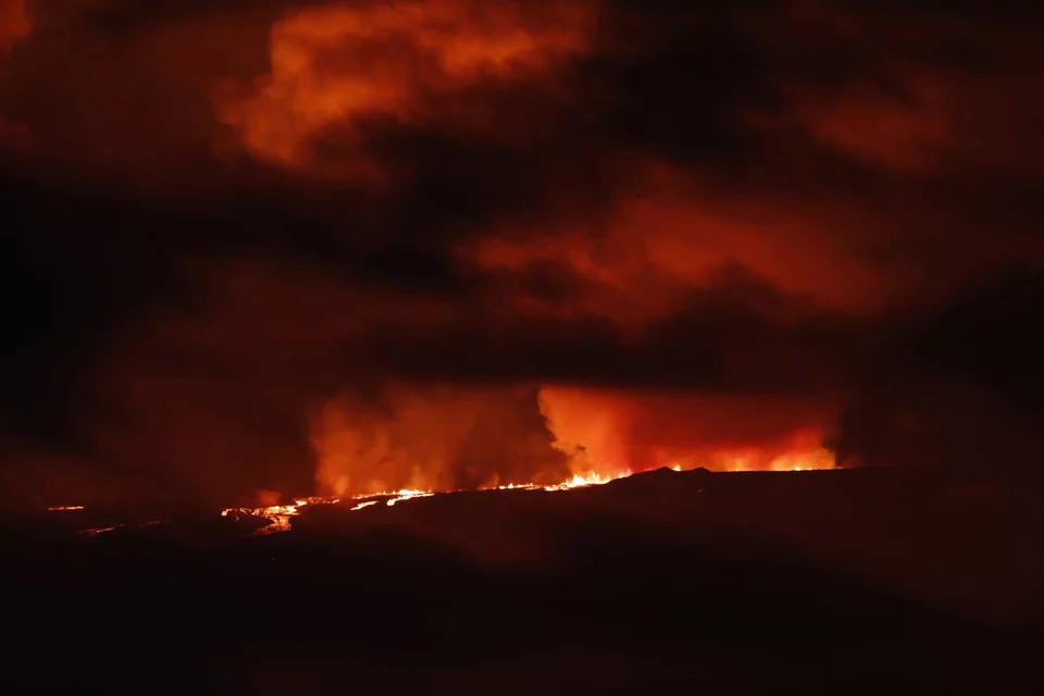 ΕΚΠΑ: «Το μεγαλύτερο ηφαίστειο στον κόσμο, το Mauna Loa εκρήγνυται για πρώτη φορά από το 1984»