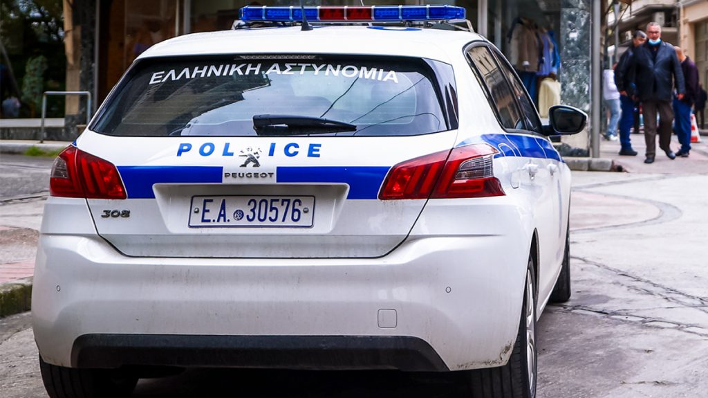 Αθήνα: Συνελήφθη 36χρονη που χτυπούσε γυναίκες και τους έκλεβε τις τσάντες