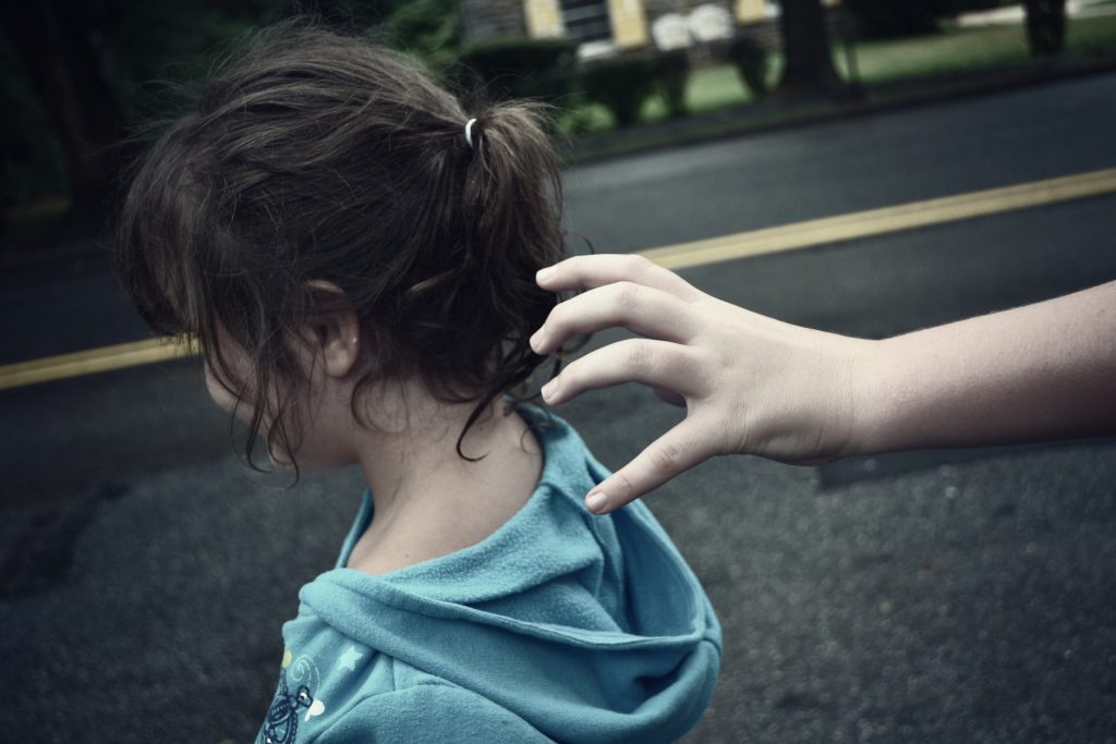 Ταύρος: Ζευγάρι αποπειράθηκε να αρπάξει 10χρονο – Τον πλησίασε με βαν