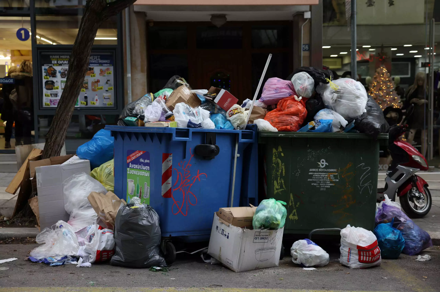 Θεσσαλονίκη: Συνεχίζεται η αποχή των εργαζομένων στην καθαριότητα