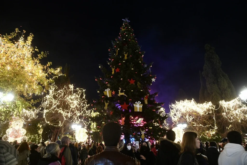 Χριστούγεννα 2022: Παρακολουθήστε live την φωταγώγηση του χριστουγεννιάτικου δέντρου στην πλατεία Συντάγματος