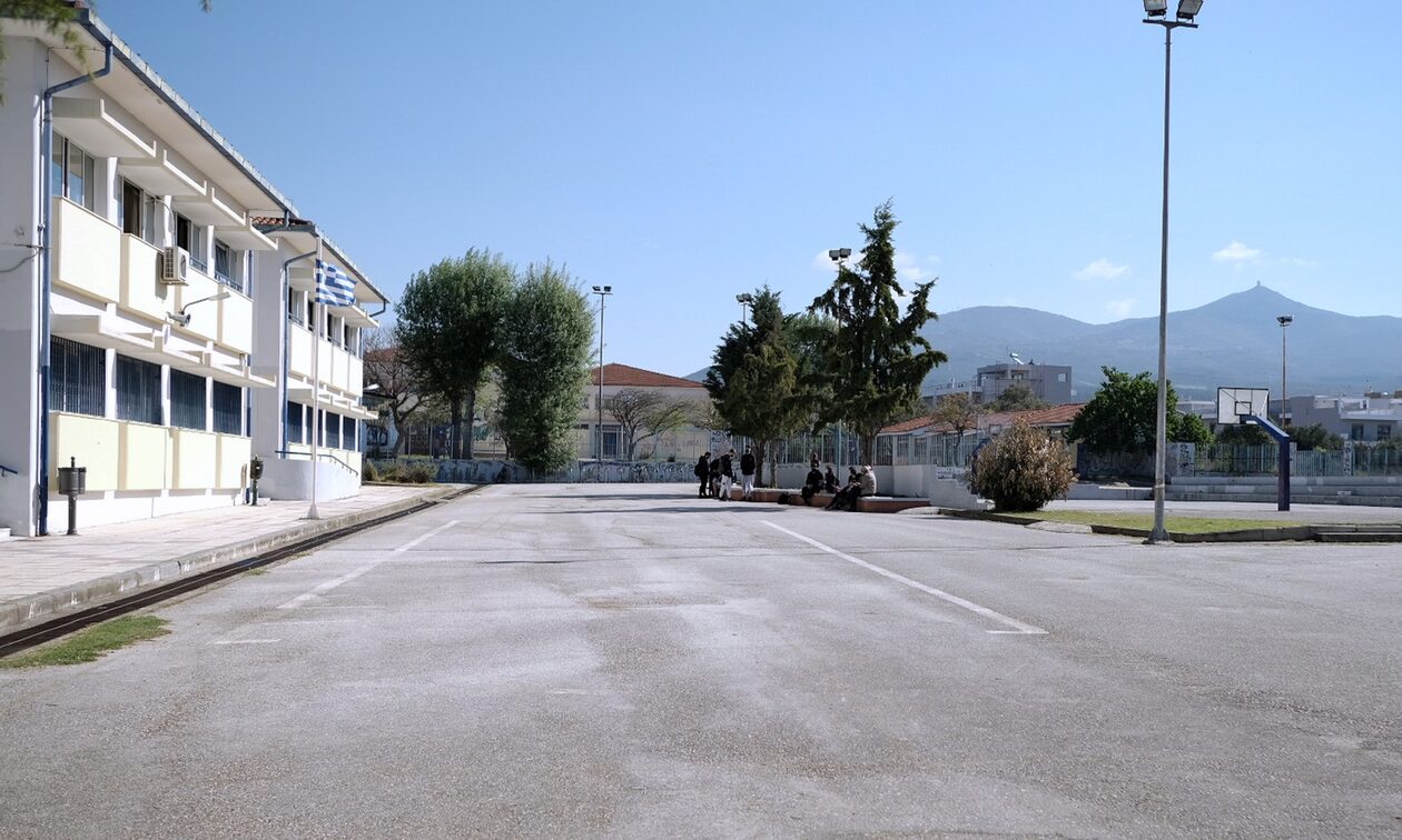 Κρήτη: Εξωσχολικός πήδηξε τα κάγκελα, μπήκε σε Γυμνάσιο και ξυλοκόπησε 14χρονο μαθητή