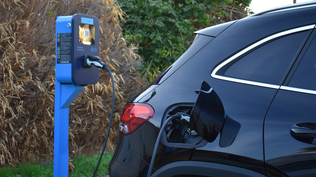 Τα ηλεκτρικά αυτοκίνητα κερδίζουν σε προτιμήσεις