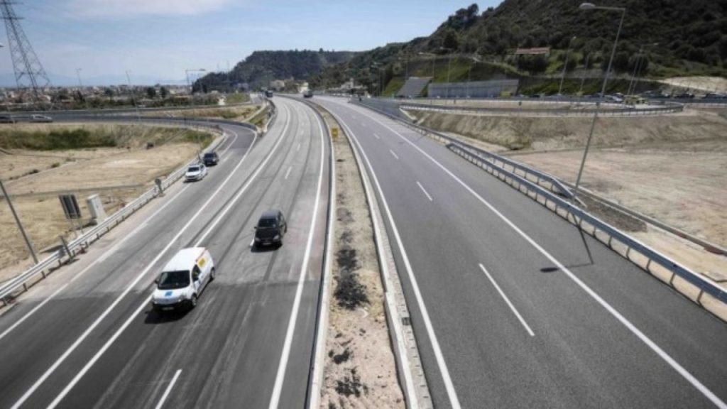 Άγνωστο το πότε θα «ανοίξει» η Κακιά Σκάλα μετά την πτώση βράχων στην Ε.Ο Αθηνών – Κορίνθου